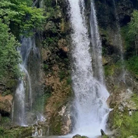 Planinska Kuca Lunjo & Vuk Vikendica
